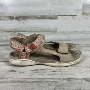 Clarks Women's Amanda Sprint Flat Sandal Sand Suede Rubber Sole Wide Size 7.5‎